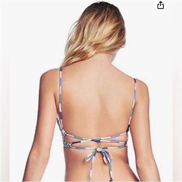 Maaji NWT Curuba surfer underwire bikini top
Reversible Size Small - Picture 4 of 10